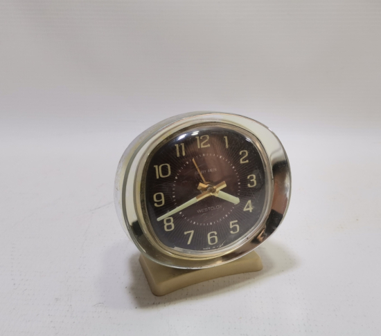 AMERİKAN YAPIMI ANTİKA KURMALI MASA SAATİ