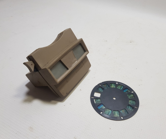 İÇİNDE HAC DAN KARELERİN BULUNDUĞU FİLMLİ MAKİNA