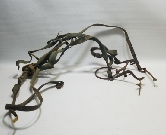 ÜZERİNDE GÜMÜŞ APLİKLER BULUNAN OSMANLI DÖNEMİ ÇERKES AT GEMİ