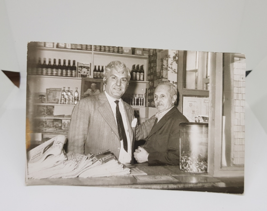 1975 TARİHLİ BAKKAL FOTOĞRAFI