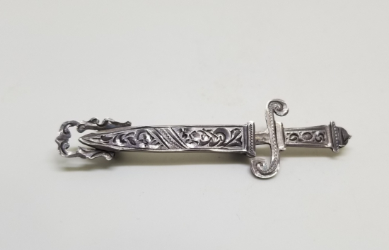 ÜZERİ KALEM VE TESTERE İŞÇİLİKLİ TAMAMI EL YAPIMI GÜMÜŞ FRANSIZ BROŞ