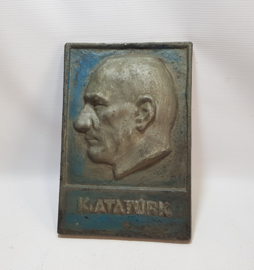 CUMHURİYET BAŞLARI KABARTMA İŞÇİLİKLİ METAL RÖLYEF ATATÜRK BÜSTÜ