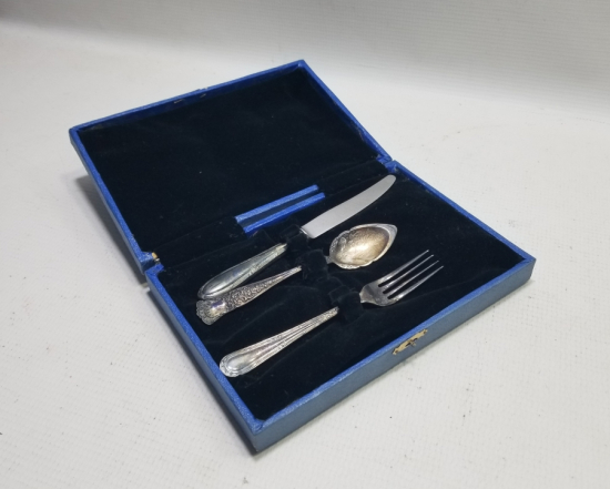 ORİJİNAL KUTUSUNDA ANTİKA GÜMÜŞ ÇATAL-KAŞIK-BIÇAK TAKIMI