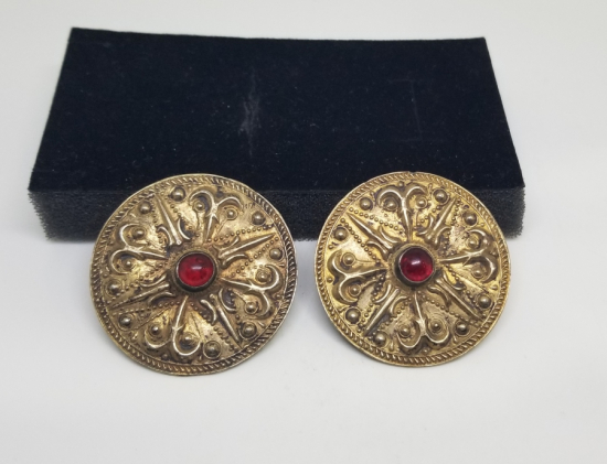 ÜZERİ DOĞAL TAŞLI VE KABARTMA İŞÇİLİKLİ EL YAPIMI OSMANLI DÖNEMİ ERMENİ KÜPE