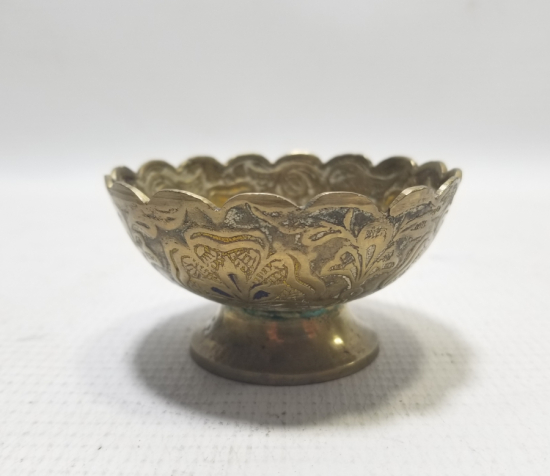 MİNE VE KABARTMA İŞÇİLİKLİ ANTİKA İKRAMLIK