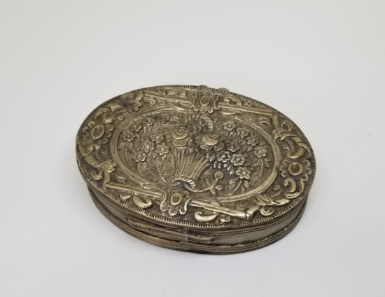 ERMENİCE YAZILI VE USTA DAMGALI OSMANLI DÖNEMİ GÜMÜŞ ENFİYE KUTUSU