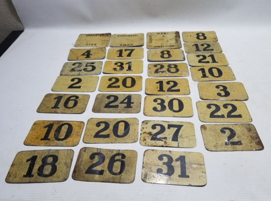 CUMUHRİYET BAŞLARI METAL TAKVİM YAPRAKLARI.