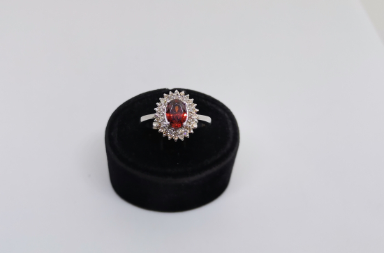 GARNET VE PIRLANTA TAŞLI FRANSIZ MEKİK MODELİ YÜZÜK