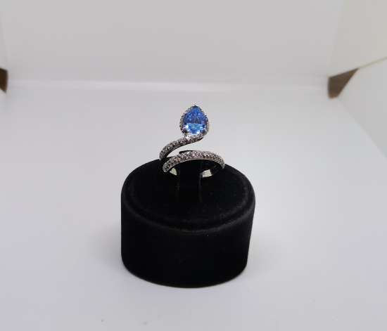 AQUAMARİN VE PIRLANTA TAŞLI YILAN BAŞI MODELİ YÜZÜK