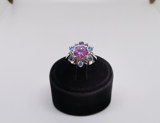 PIRLANTA VE RENKLİ TAŞLI YILDIZ MODELİ YÜZÜK