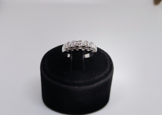 ARALIK YEDİ TAŞ MODEL PIRLANTA YÜZÜK