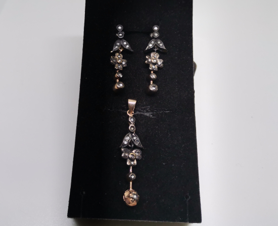 ZÜMRÜT VE ELMAS TAŞLI KOLYE KÜPE TAKIMI