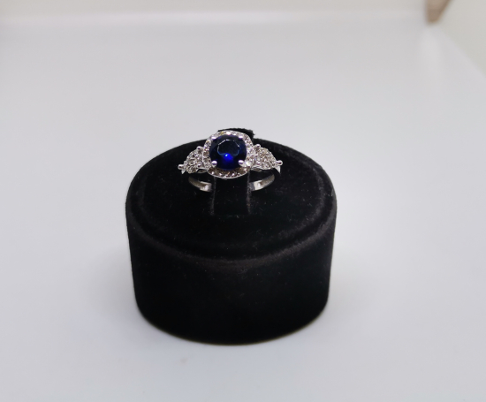 SAFİR VE PIRLANTA TAŞLI BÜYÜK TEKTAŞ MODELİ YÜZÜK