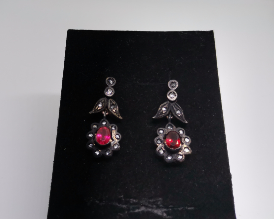 ELMAS VE YAKUT TAŞLI KÜPE TAKIMI