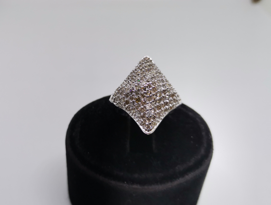 PIRLANTA TAŞLI ROMA KALKANI MODELİ YÜZÜK