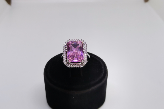 PEMBE KUVARS VE PIRLANTA TAŞLI HÜRREM MODEL YÜZÜK