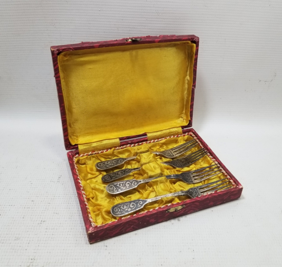 OSMANLI DÖNEMİ KUTUSUNDA SAVATLI GÜMÜŞ ÇATAL TAKIMI
