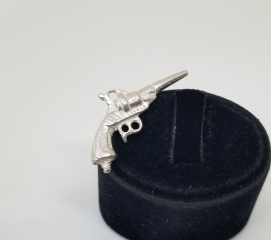 OSMANLI DÖNEMİ PİŞTOV FORMUNDA YAPILMIŞ GÜMÜŞ KÖSTEK SALLAMA PARÇASI