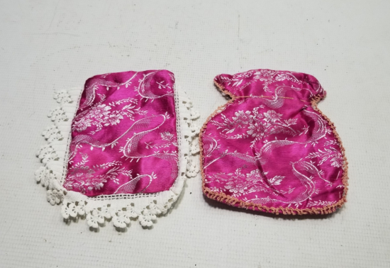 OSMANLI DÖNEMİ ELMASİYE KUMAŞTAN YAPILMIŞ İKİ ADET İPEK KESE