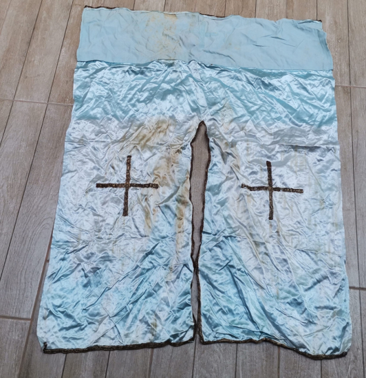 ÜZERİ HAÇ FİGÜRLÜ OSMANLI DÖNEMİ İPEK PAPAZ ÖRTÜSÜ