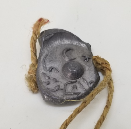 ÇİFT YÜZÜ OSMANLICA YAZILI OSMANLI DÖNEMİ KURŞUN POSTA ETİKETİ