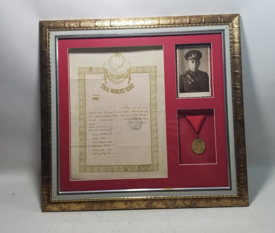 ORİJİNAL MADALYA-BERAT VE FOTOĞRAFIYLA TÜRKÇE YAZILI KURTULUŞ SAVAŞI HARP SETİ