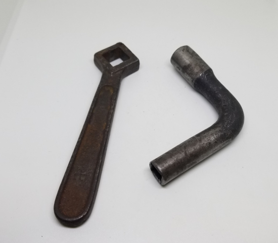 2 ADET ANTİKA ANAHTAR