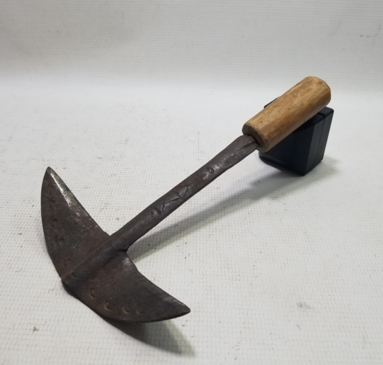 ÜZERİ İŞLEMELİ NADİR FORMDA NALÇEK