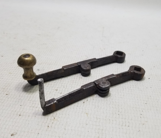 OSMANLI DÖNEMİ İKİ ADET KAHVE DEĞİRMENİ TUTMACI