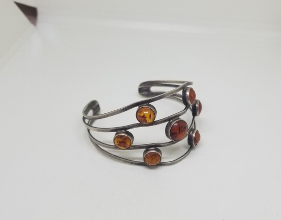 ÖZEL YAPIM FOSİLLİ KEHRİBAR GÜMÜŞ BİLEZİK