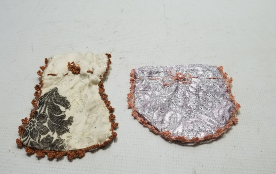 OSMANLI DÖNEMİ ELMASİYE KUMAŞTAN YAPILMIŞ İKİ ADET KESE