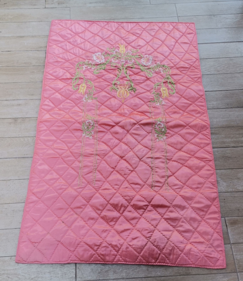 ÜZERİ İŞLEMELİ ANTİKA SECCADE