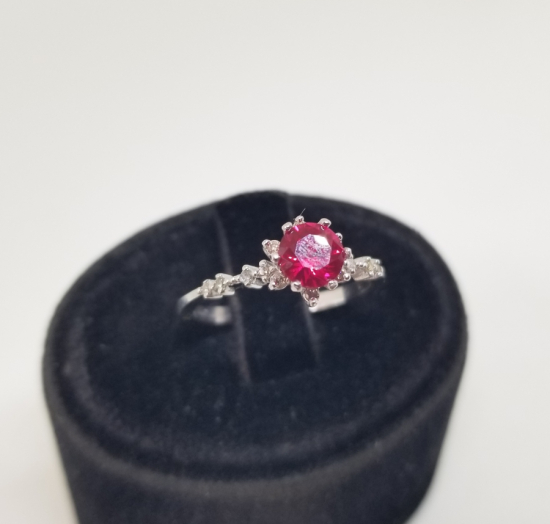 YAKUT VE PIRLANTA TAŞLI TEK TAŞ MODEL YÜZÜK