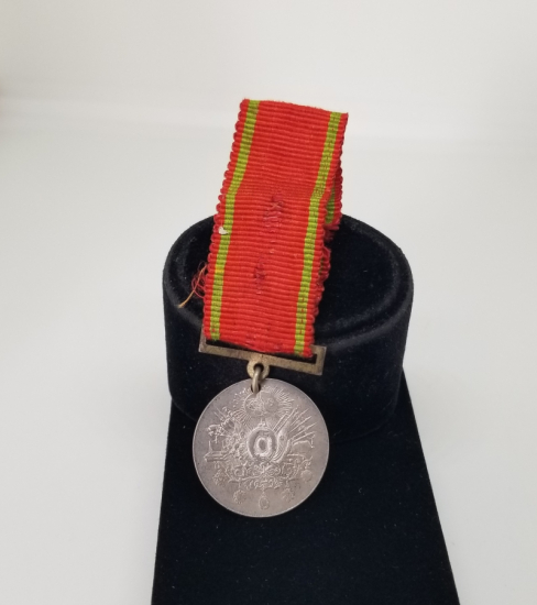 ORİJİNAL İPEK ASKISIYLA GÜMÜŞ LİYAKAT MADALYASI