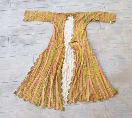 OSMANLI DÖNEMİ HEREKE YAPIMI YÜKSEK KONDİSYONDA İPEK ÜÇ ETEK