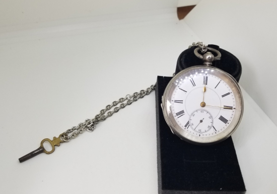 NADİR FORMDA GÜMÜŞ KASA İNGİLİZ YAPIMI KURMALI CEP SAATİ