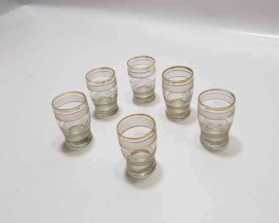 ÜZERLERİ İŞLEMELİ ANTİKA SHOT BARDAKLARI LOTU