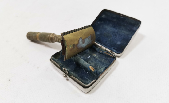 ORİJİNAL KUTUSUNDA ANTİKA SEYAHAT TRAŞ TAKIMI