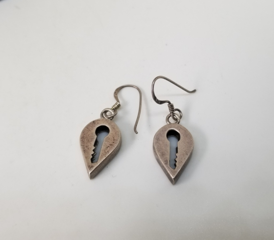 KİLİT FORMLU ÖZEL YAPIM GÜMÜŞ KÜPE