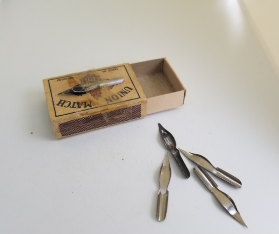 İÇİNDE DİVİTLERİYLE OSMANLI DÖNEMİ DİVİT UCU KUTUSU