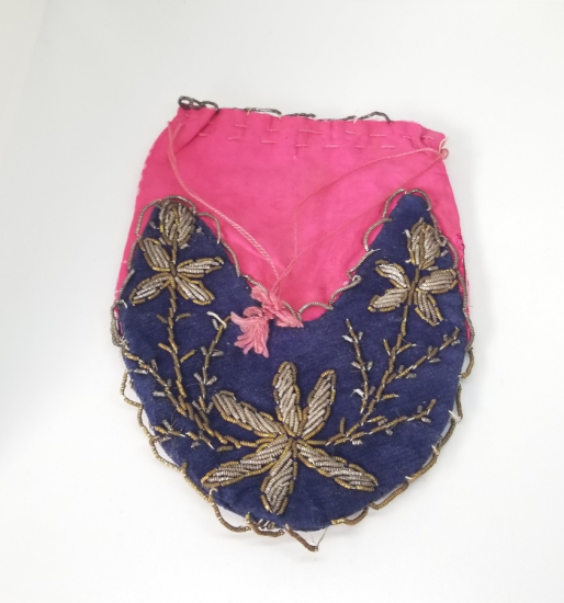 KADİFE ÜZERİ GÜMÜŞ SIRMA İŞÇİLİKLİ OSMANLI DÖNEMİ KESE