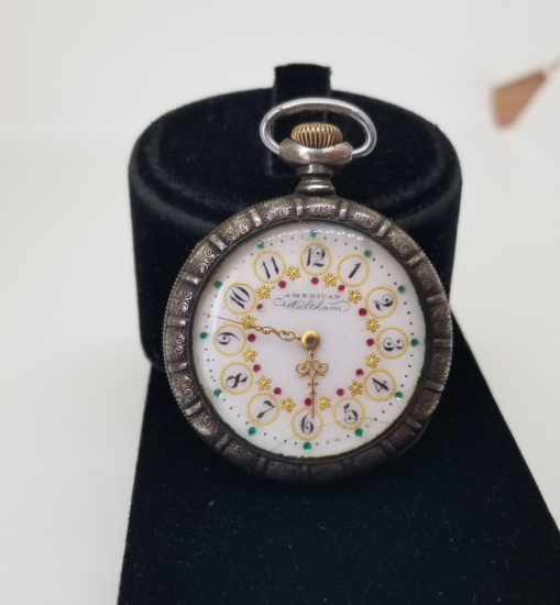 ALTIN BEZELİ VE KABARTMA İŞÇİLİKLİ NADİR AMERİKAN WALTHAM CEP SAATİ