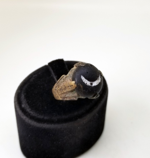 ÜZERİ HİLAL FORMLU DOĞAL OLUŞUMLU AKİK TAŞLI YÜZÜK