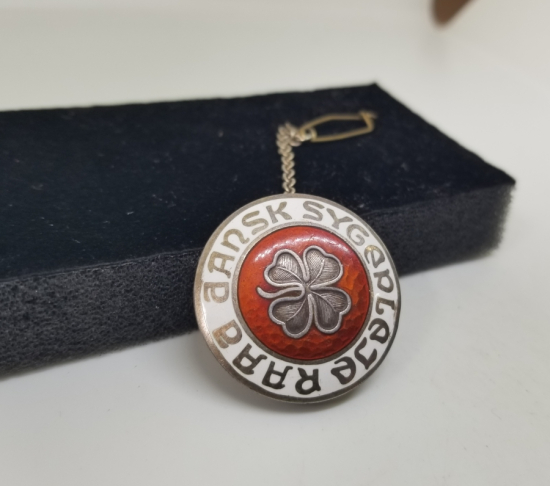 ÜZERİ MİNE İŞÇİLİKLİ ANTİKA GÜMÜŞ AVRUPA ROZET