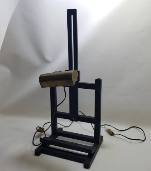 NADİR FORMDA AHŞAP AYAKLI ANTİKA TABLO STANDI