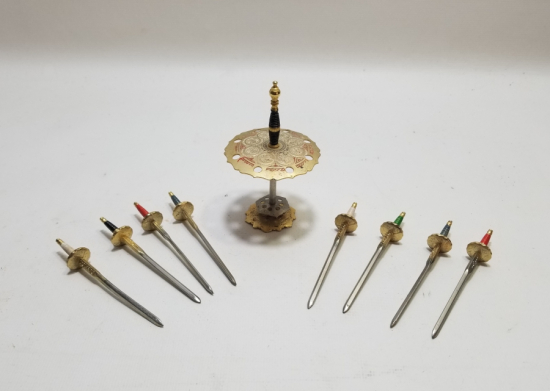 ANTİKA TOLEDO İŞİ KILIÇ FORMUNDA KANEPE STANDI