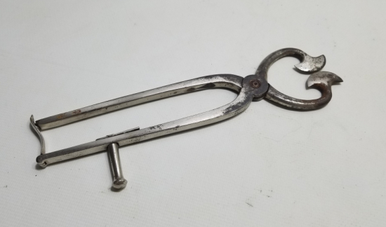 UÇLARI TEBER FORMUNDA YAPILMIŞ OSMANLI DÖNEMİ NADİR TİPTE ŞEKER MAKASI