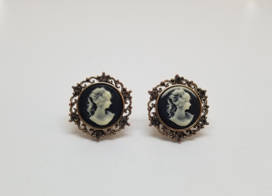 KAMEO TARZINDA YAPILMIŞ ANTİKA KÜPE