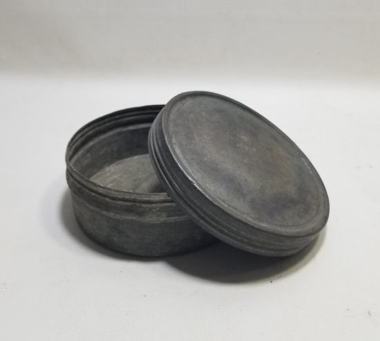 HİLAL-İ AHMER CEMİYETİ DAMGALI 1. DÜNYA SAVAŞI KAPAKLI YEMEK KABI