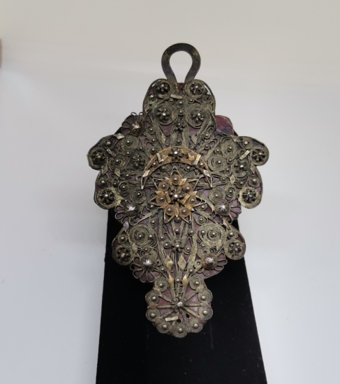 ÜZERİ AY YILDIZ FİGÜRLÜ OSMANLI DÖNEMİ GÜMÜŞ AT ALINLIĞI